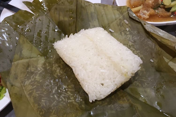 蓮の葉で包んで
