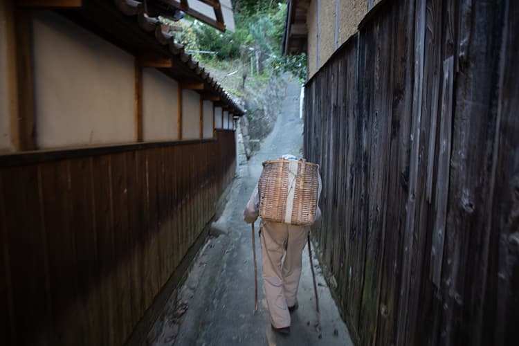 真鍋島 スタルジックな木造の民家