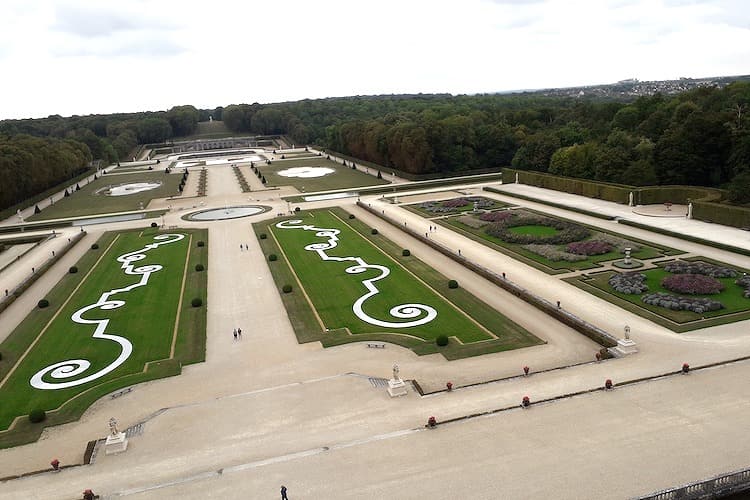 シンメトリーの美にうっとり、フランス式庭園