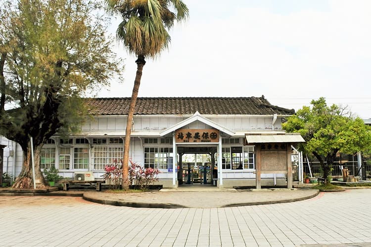 台鉄保安駅から