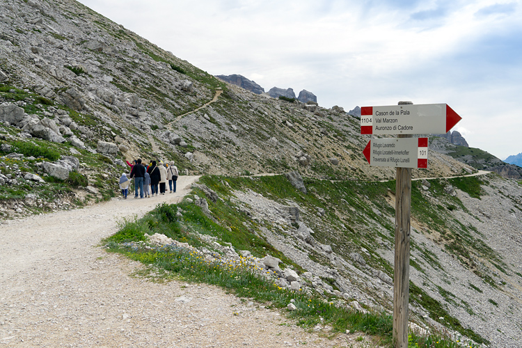 ハイキングルートには頻繁に標識があり、迷う心配はない