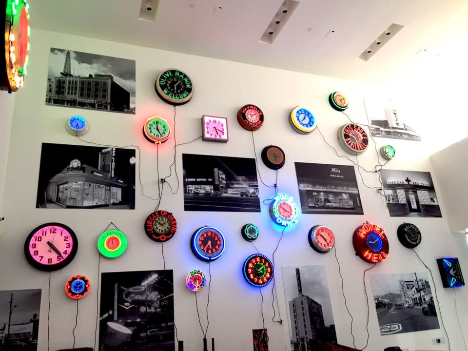 ネオンアートミュージアム　テーマ「時間」