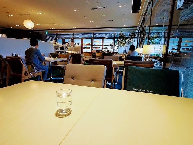 フォーハーツカフェ山梨文化会館店　店内