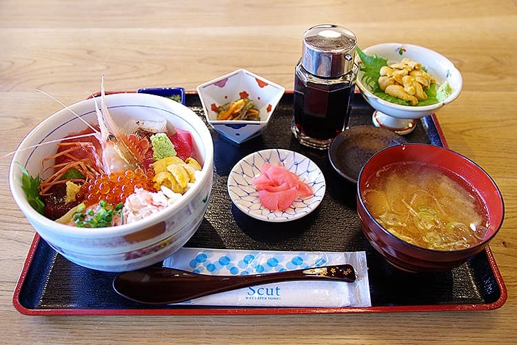 特選海鮮丼+ウニ