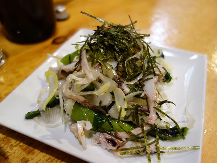 塩丸イカと野沢菜のネギ和え（550円）