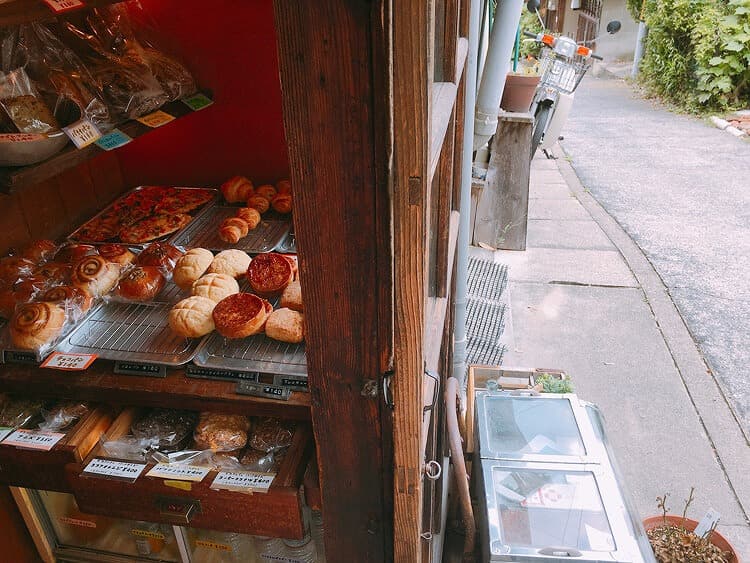 ネコノテパン工場 店内