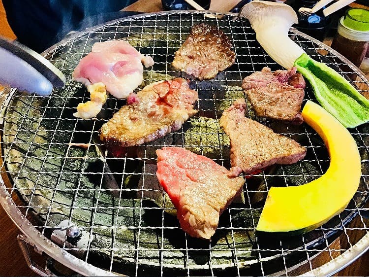 七輪で焼いたお肉