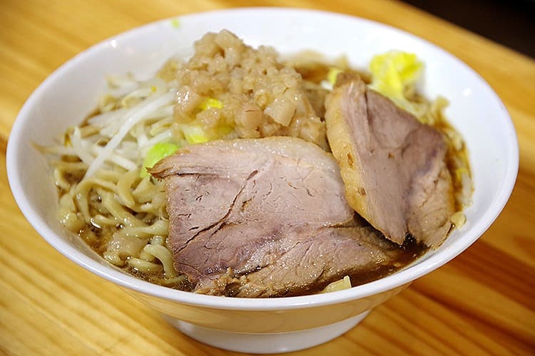 店主がとった出前のラーメン