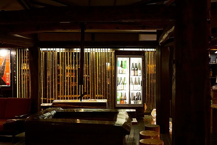 宿内の日本酒バーで、美味しい会津の地酒を
